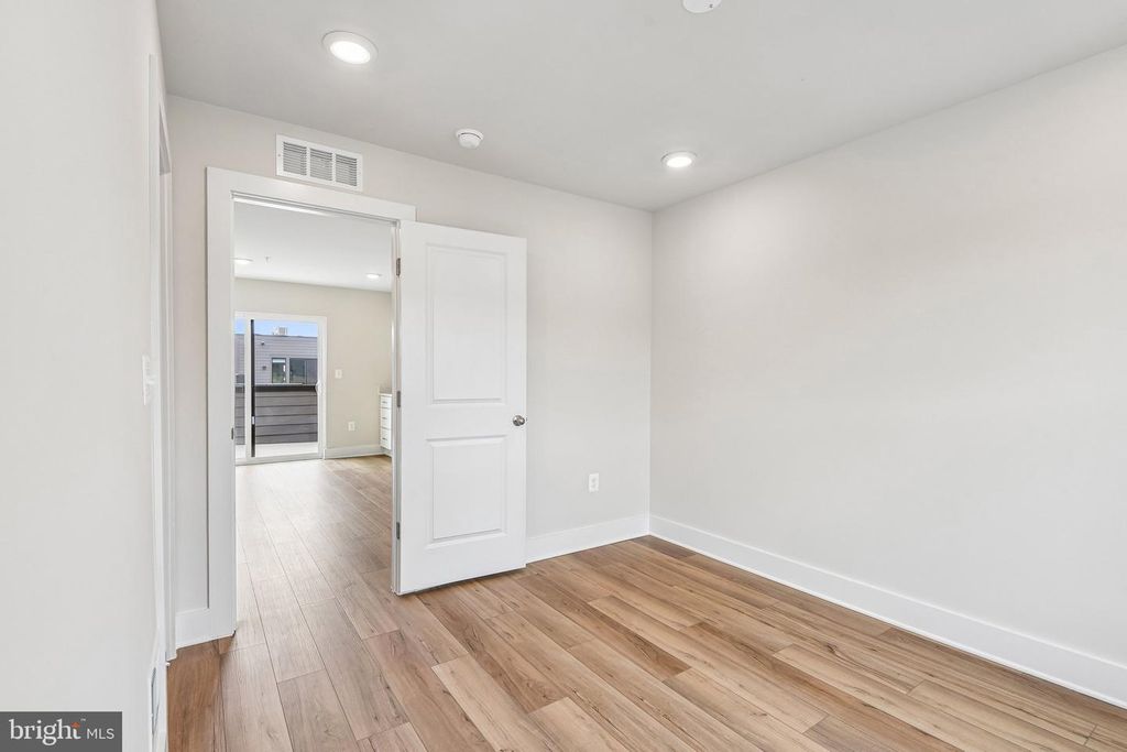 Image 29 of property listing at 2729 LIGHT ST, Baltimore, MD 21230
