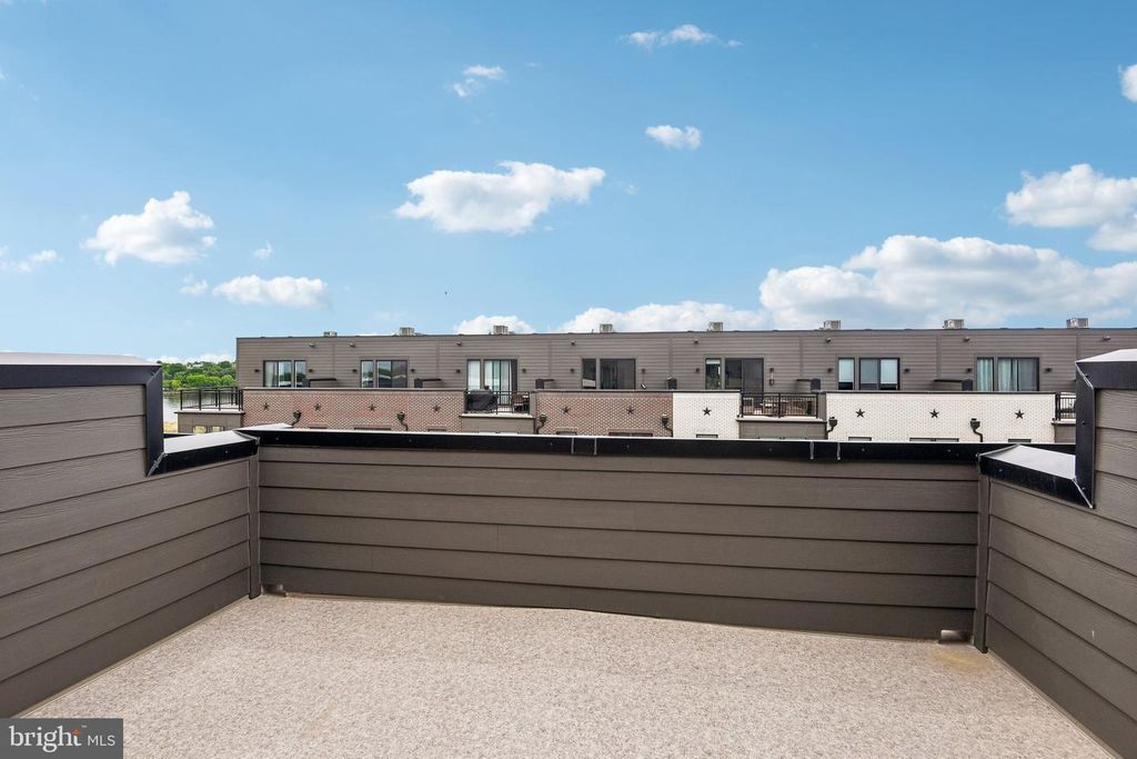 Image 31 of property listing at 2729 LIGHT ST, Baltimore, MD 21230