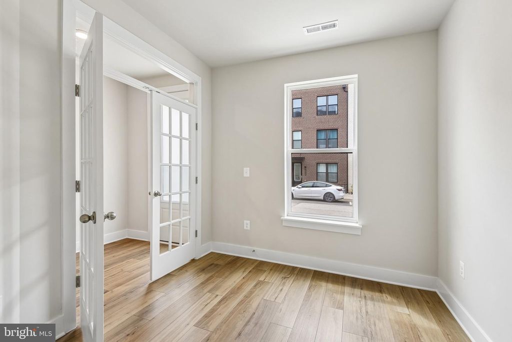 Image 35 of property listing at 2729 LIGHT ST, Baltimore, MD 21230