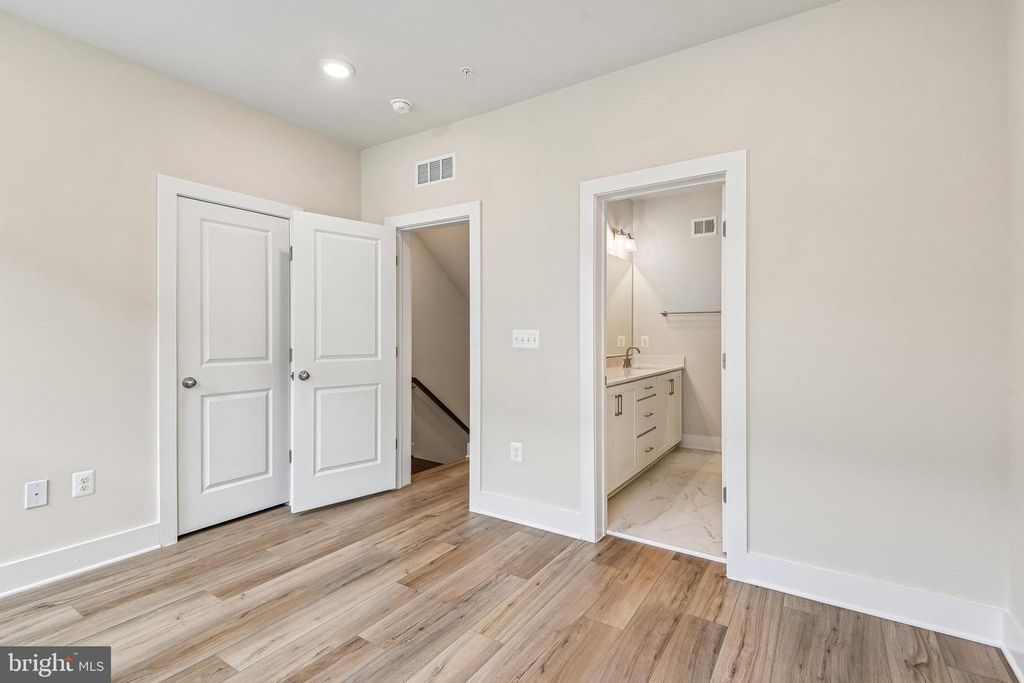 Image 5 of property listing at 2729 LIGHT ST, Baltimore, MD 21230