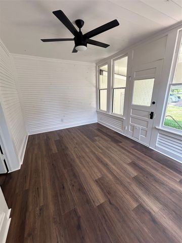 402 E Navasota Street, Groesbeck, TX 76642