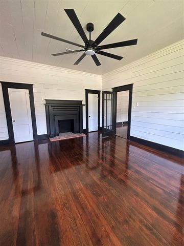 402 E Navasota Street, Groesbeck, TX 76642
