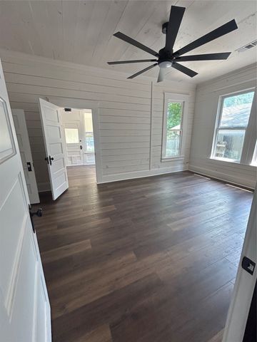 402 E Navasota Street, Groesbeck, TX 76642