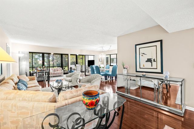 5687 Fairway Park Drive, Boynton Beach, FL 33437
