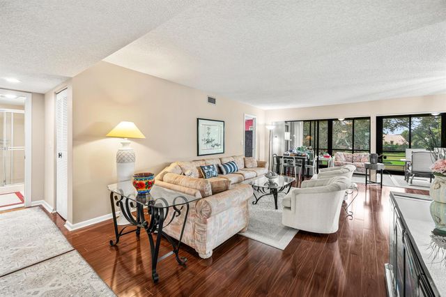 5687 Fairway Park Drive, Boynton Beach, FL 33437