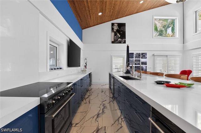 1195 Mockingbird LN, Naples, FL 34104