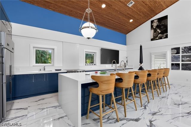 1195 Mockingbird LN, Naples, FL 34104