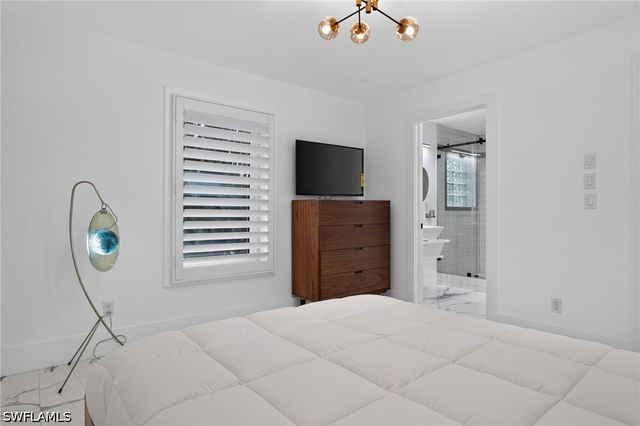 1195 Mockingbird LN, Naples, FL 34104