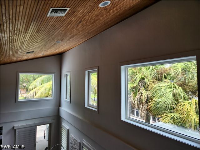 1195 Mockingbird LN, Naples, FL 34104