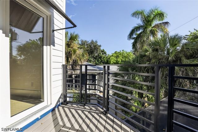 1195 Mockingbird LN, Naples, FL 34104