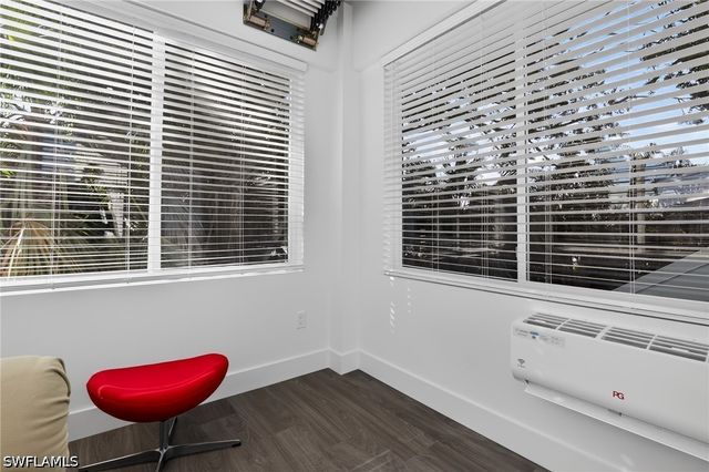 1195 Mockingbird LN, Naples, FL 34104