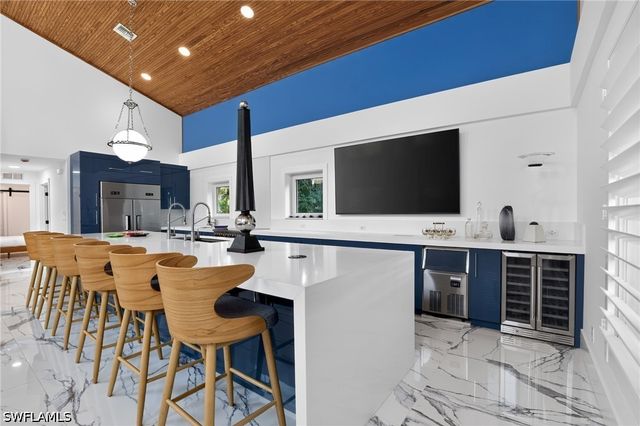1195 Mockingbird LN, Naples, FL 34104