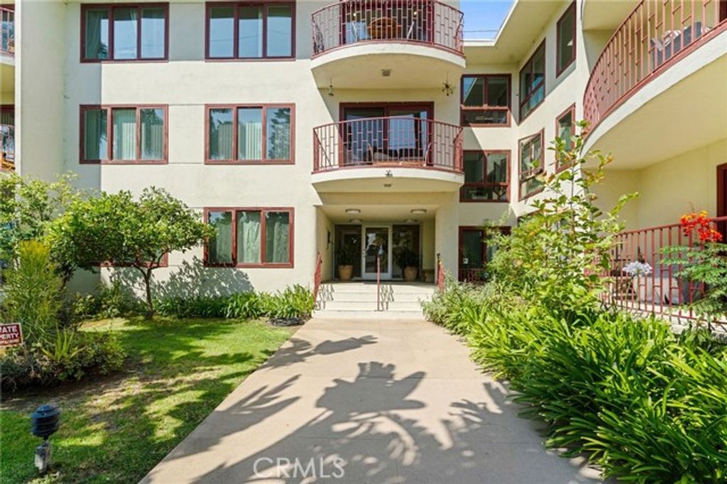 3407 Huxley Street 39, Los Angeles, CA 90027