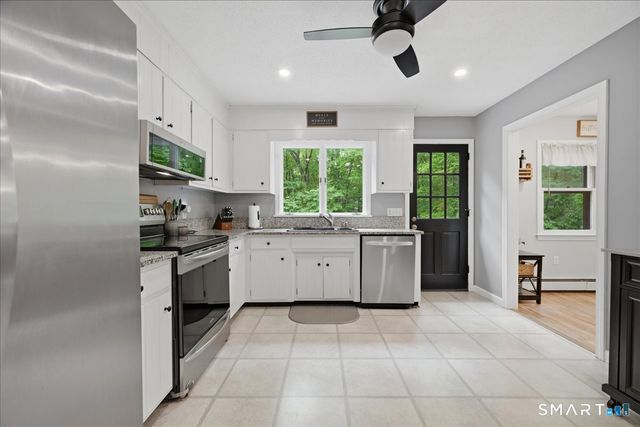 24 Dean Road, East Lyme, CT 06333