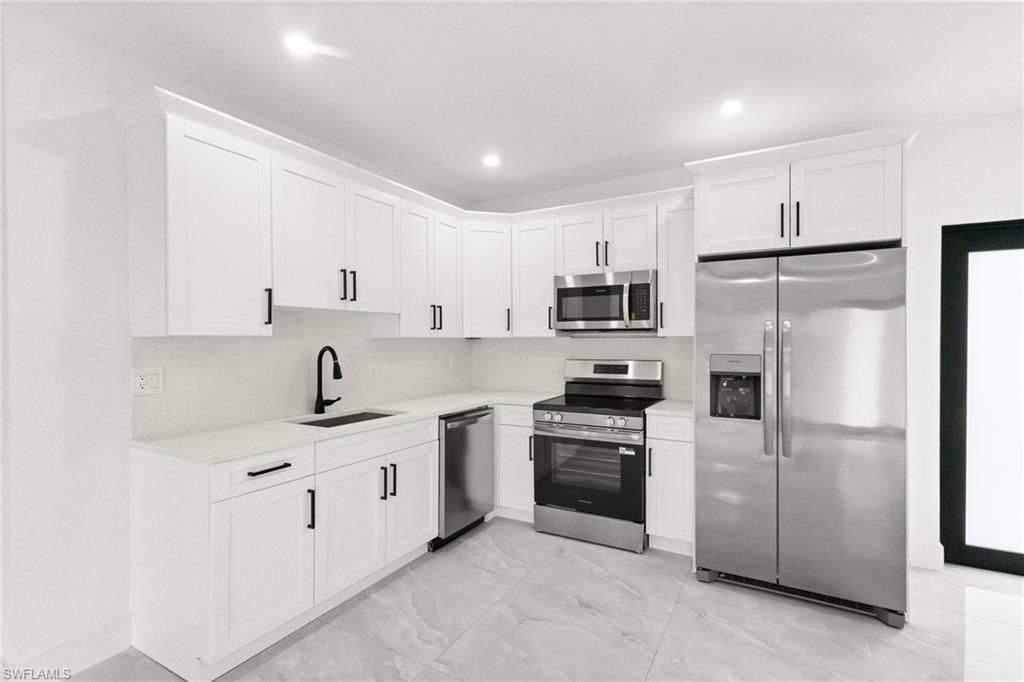 1137 Essex ST E, LEHIGH ACRES, FL 33974 — photo 3