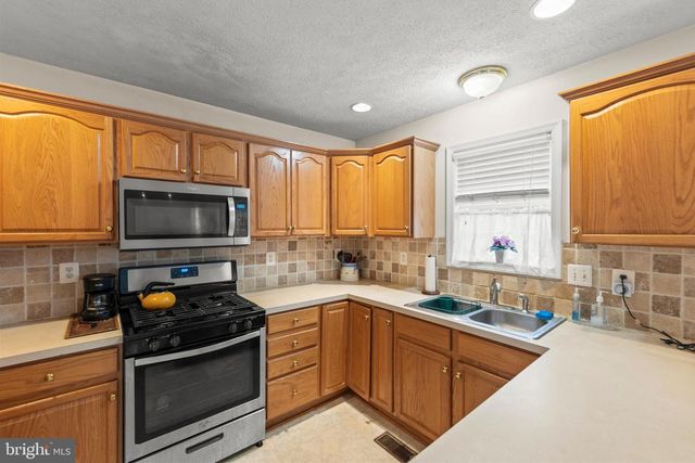 112 GRINDSTONE DR, Winchester, VA 22602