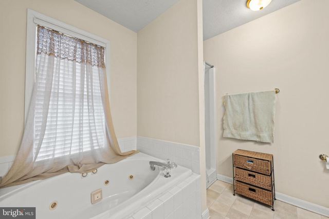 112 GRINDSTONE DR, Winchester, VA 22602