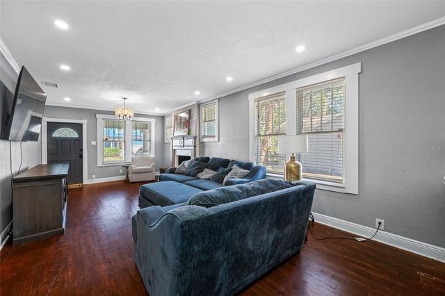 304 W HENRY AVENUE, Tampa, FL 33604