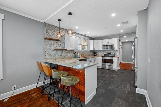 304 W HENRY AVENUE, Tampa, FL 33604