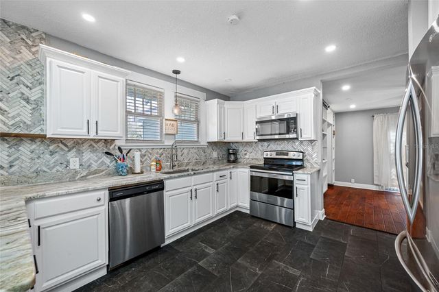 304 W HENRY AVENUE, Tampa, FL 33604