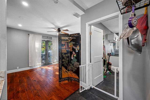 304 W HENRY AVENUE, Tampa, FL 33604