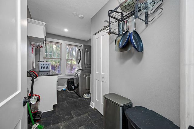 304 W HENRY AVENUE, Tampa, FL 33604