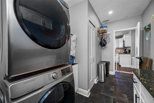 304 W HENRY AVENUE, Tampa, FL 33604