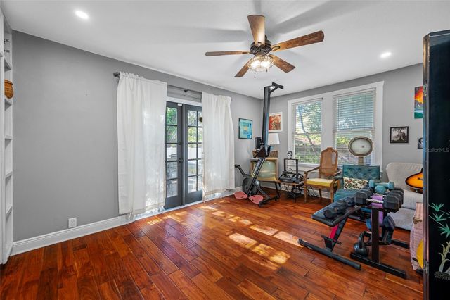 304 W HENRY AVENUE, Tampa, FL 33604