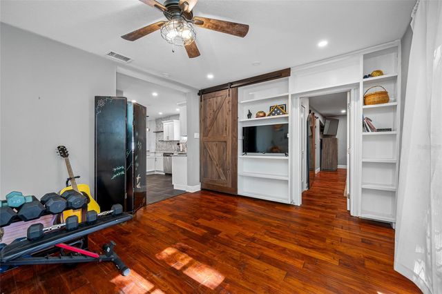 304 W HENRY AVENUE, Tampa, FL 33604