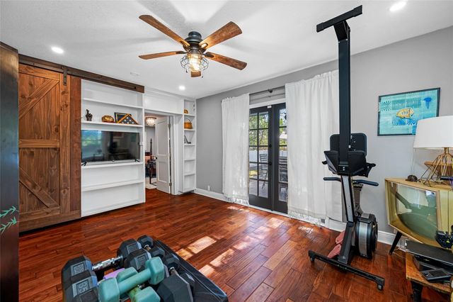 304 W HENRY AVENUE, Tampa, FL 33604