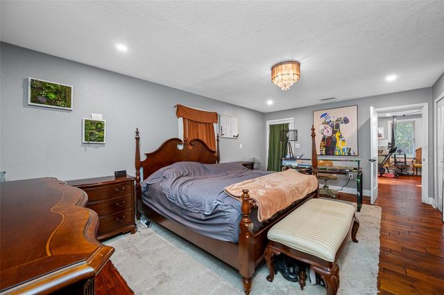 304 W HENRY AVENUE, Tampa, FL 33604