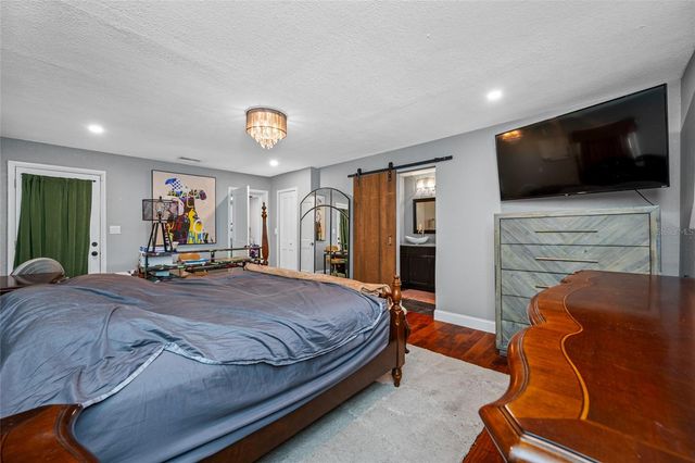 304 W HENRY AVENUE, Tampa, FL 33604