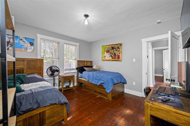 304 W HENRY AVENUE, Tampa, FL 33604