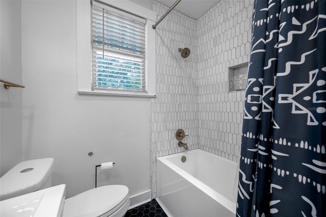 304 W HENRY AVENUE, Tampa, FL 33604