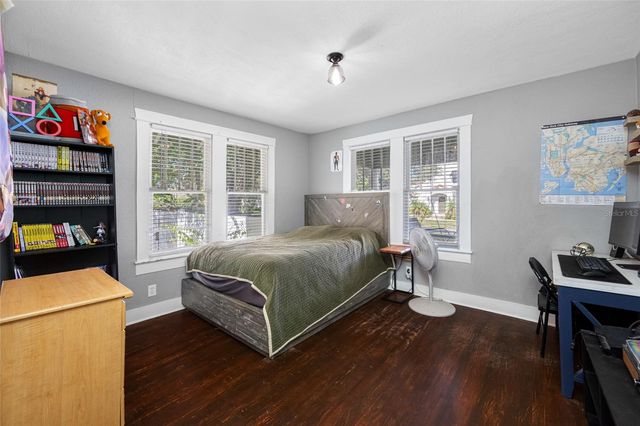 304 W HENRY AVENUE, Tampa, FL 33604