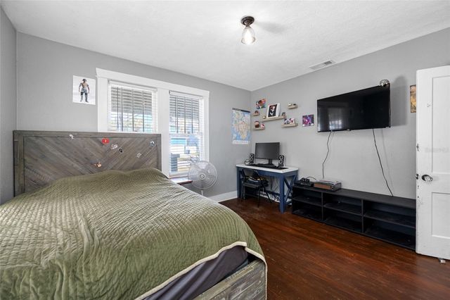 304 W HENRY AVENUE, Tampa, FL 33604