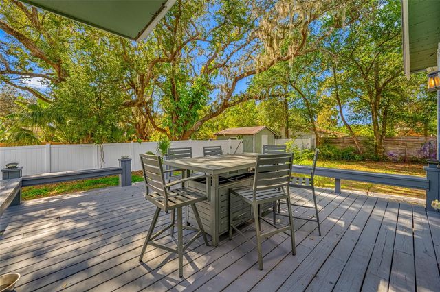 304 W HENRY AVENUE, Tampa, FL 33604