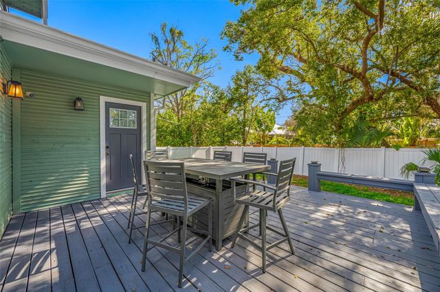 304 W HENRY AVENUE, Tampa, FL 33604