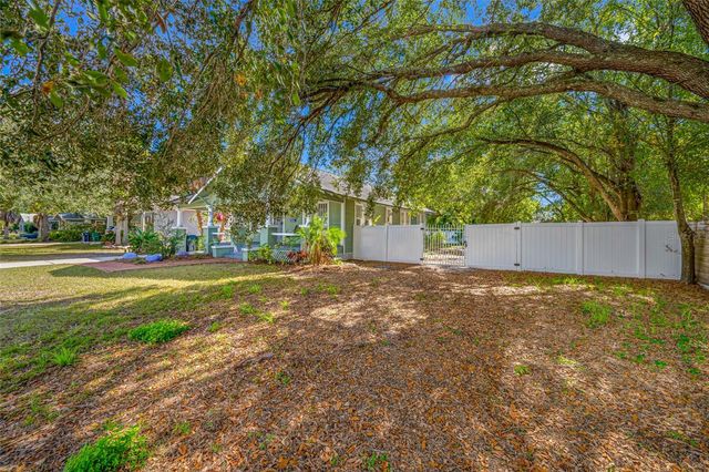 304 W HENRY AVENUE, Tampa, FL 33604