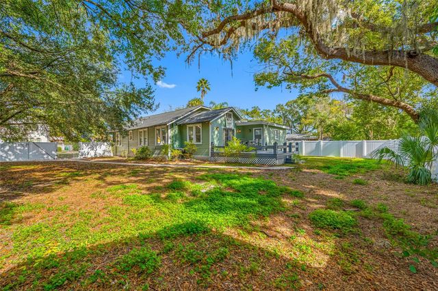 304 W HENRY AVENUE, Tampa, FL 33604