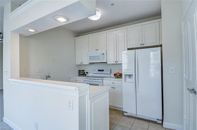 3236 Silver Sands Cir Apt 202, Virginia Beach, VA 23451