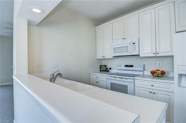 3236 Silver Sands Cir Apt 202, Virginia Beach, VA 23451