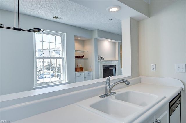 3236 Silver Sands Cir Apt 202, Virginia Beach, VA 23451