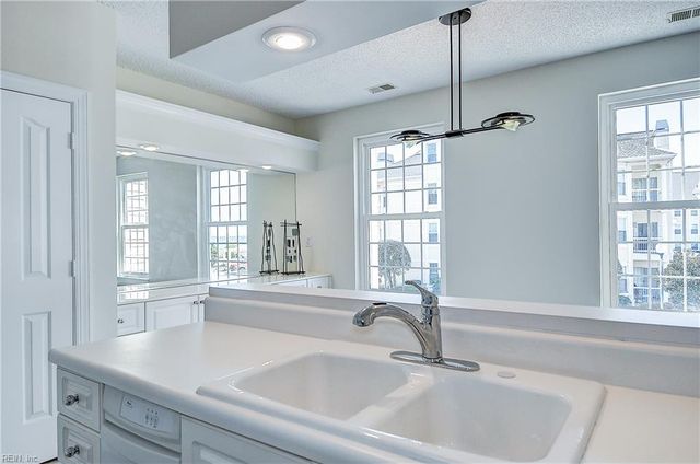 3236 Silver Sands Cir Apt 202, Virginia Beach, VA 23451