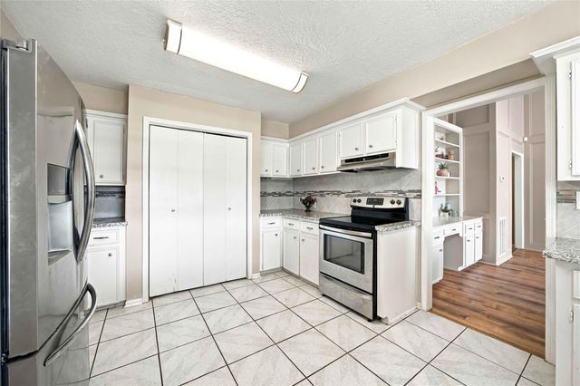 4697 Wickwillow Lane, Alvin, TX 77511