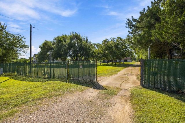 4697 Wickwillow Lane, Alvin, TX 77511