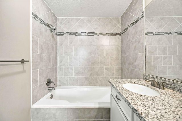 4697 Wickwillow Lane, Alvin, TX 77511
