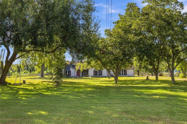 4697 Wickwillow Lane, Alvin, TX 77511