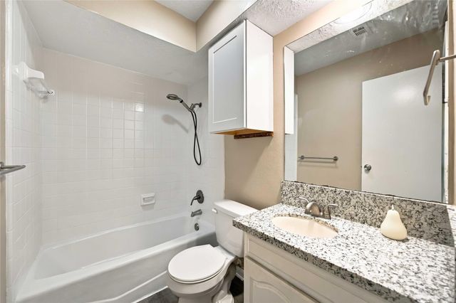 4697 Wickwillow Lane, Alvin, TX 77511