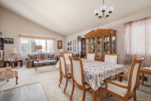 1 Shawnee Lane, Commack, NY 11725